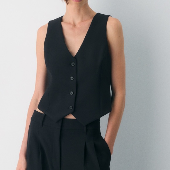 Babaton
Deniro Vest - (Re)ssential - Picture 5 of 6